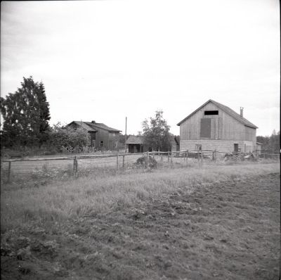 Koivula 1956,  Kuva P.Suramo, EtelÃ¤-Karjalan museo (kuvat ja esineet)
Koivulan tila lohkottiin Suurtuvan tilasta. Nykyisin Kiiasen tila
