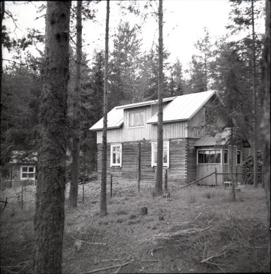 MÃ¤ntylÃ¤ 1856, Kuva P.Suramo, EtelÃ¤-Karjalan museo (kuvat ja esineet)
Tila lohkottu Laakon Lahdenkankaan tilasta 1938. Omistaja VÃ¤inÃ¶ HÃ¤kÃ¤mies
