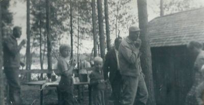 VÃ¤lipalalla
TodennÃ¤kÃ¶isesti Lensun rannassa
